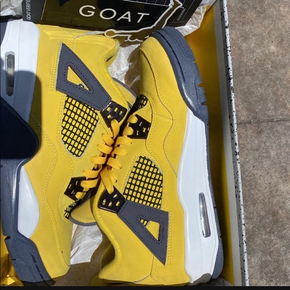 Air Jordan Retro 4 Lightning - Picture 3 of 8